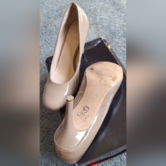 Shoe - Picture 2 of 4